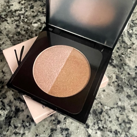 K. Voss Fairy Dust Highlighter Deluxe Palette - Picture 5 of 6